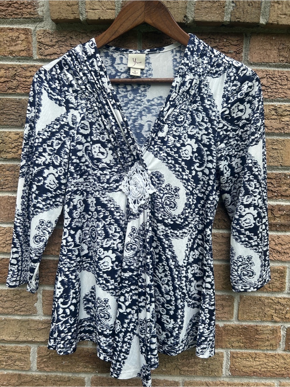 Yvos Blue and White Paisley V-Neck with crochet embellishment Blouse size small